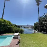 Private Park Island Room With Own Bathroom At Lake
