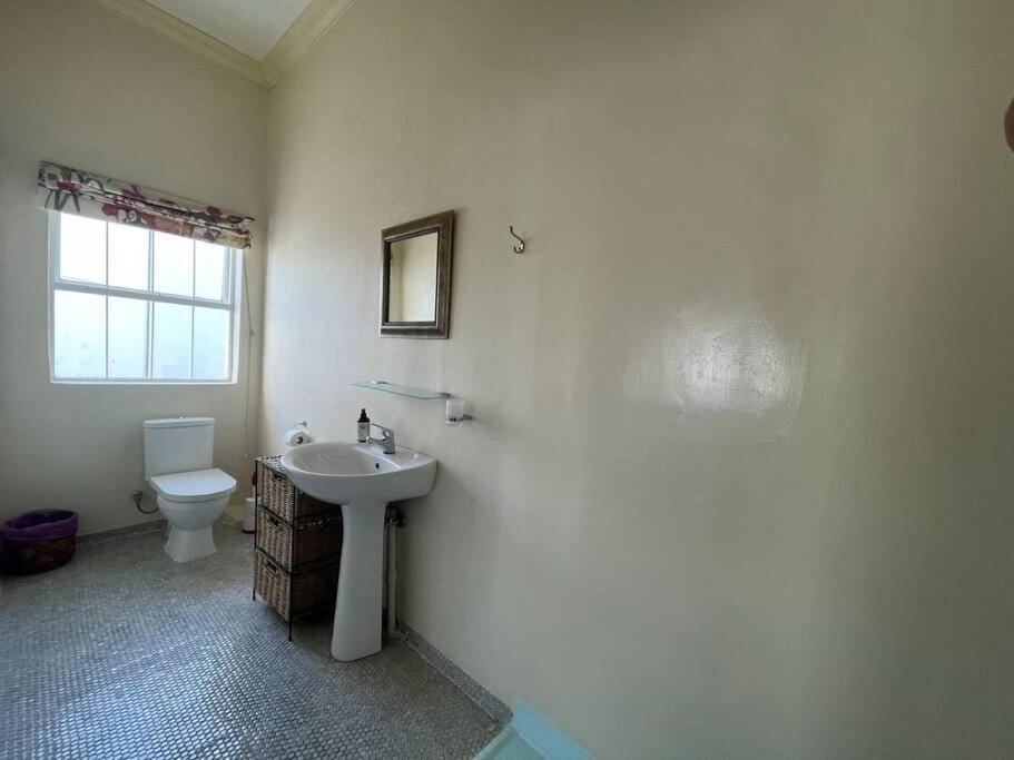 Private Park Island With Own Bathroom At Apartment Kapstadt